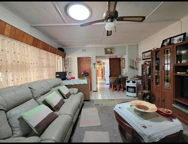 3 BEDROOM HOUSE FOR SALE IN WOODMERE